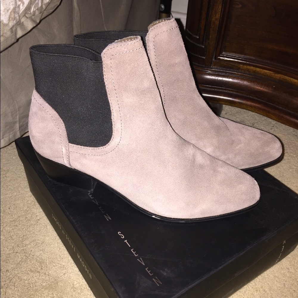 Taupe Steve Madden booties